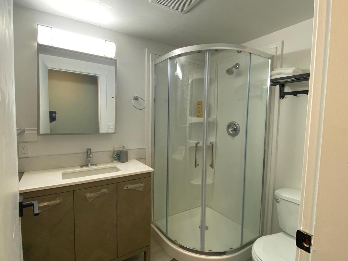 Hudson Homes Bnb Saanich Eksteriør bilde