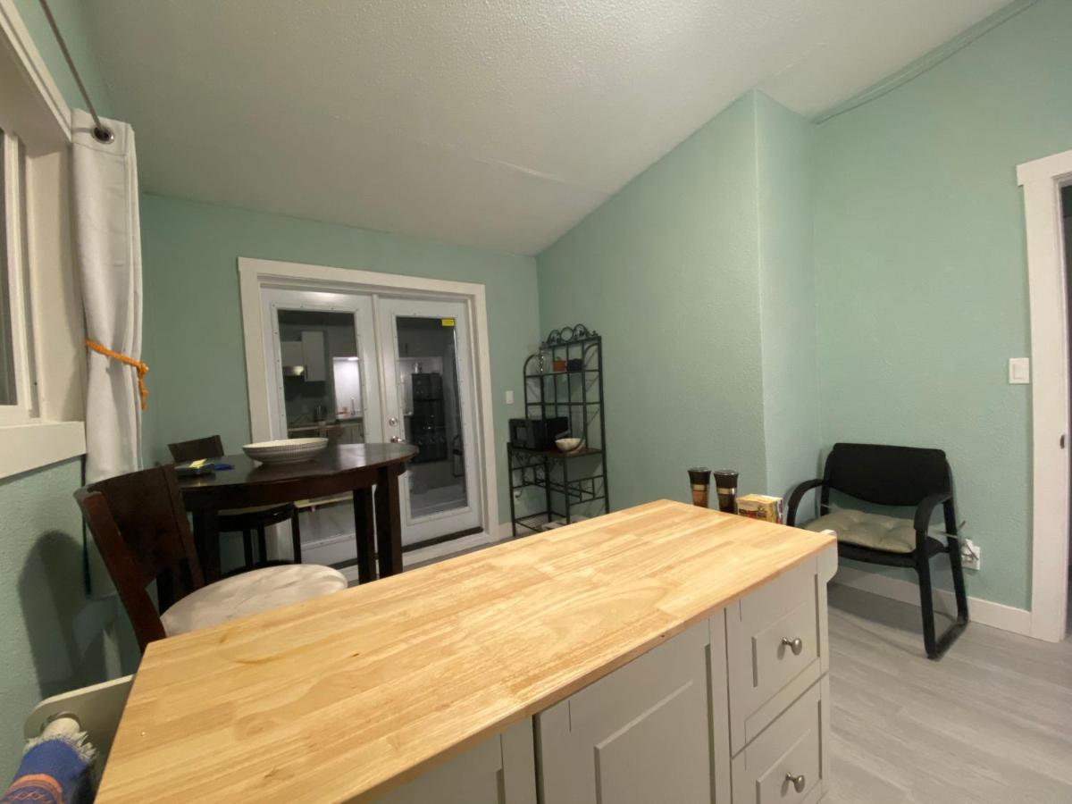 Hudson Homes Bnb Saanich Eksteriør bilde